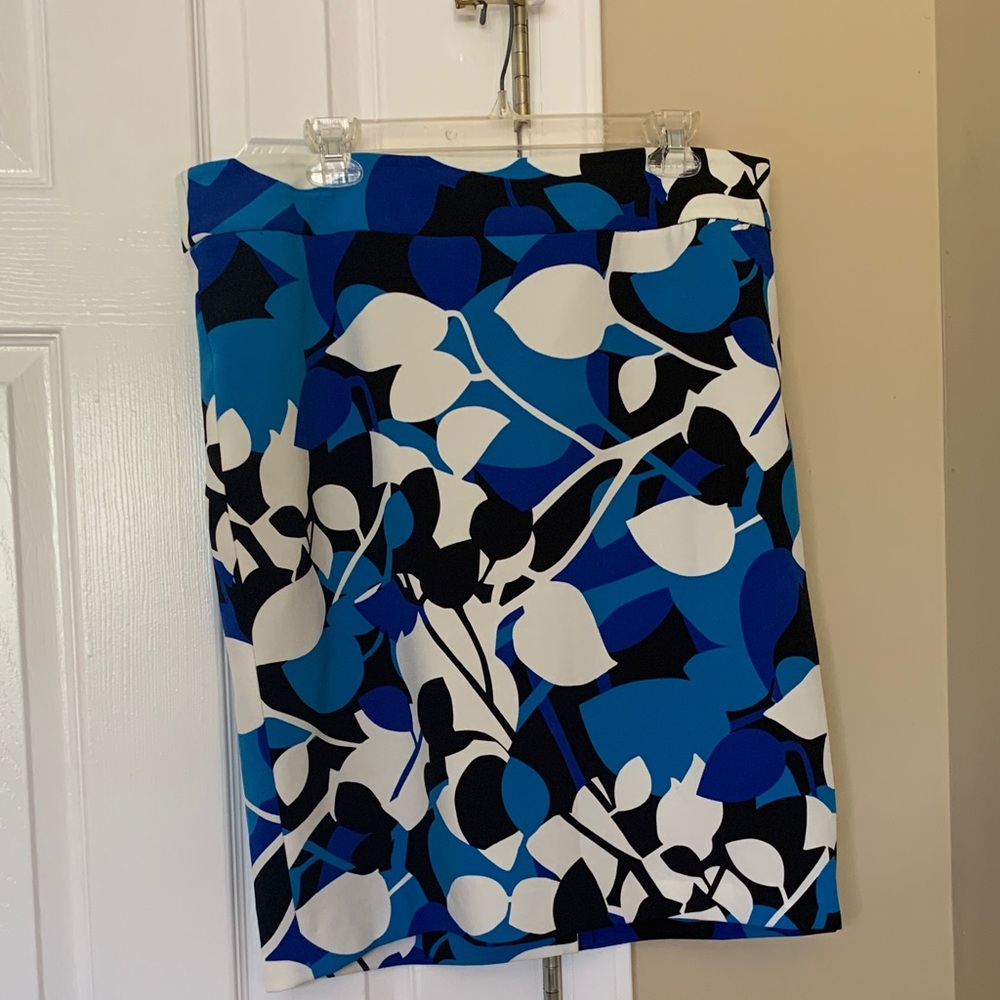 Jones Studio Blue and Black Patterned Skirt